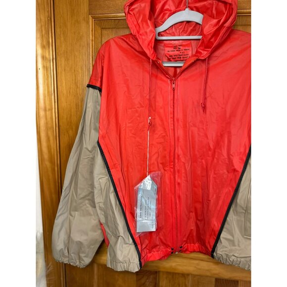NWT Scoop Red & Tan Colorblock Windbreaker Jacket Hooded Zip-Up, Size M (23x24) - Picture 3 of 8